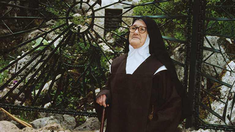 O escapulário e o rosário são inseparáveis, disse irmã Lúcia, vidente de Fátima
